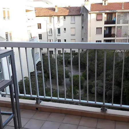 Le Massillon Arenes Centre Nimes